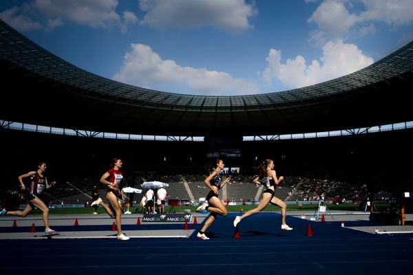 Katharina Trost (LG Stadtwerke Muenchen), Hanna Klein (LAV Stadtwerke Tuebingen), Caterina Granz (LG Nord Berlin), Vera Coutellier (ASV Koeln) im 1500m Finale waehrend der deutschen Leichtathletik-Meisterschaften im Olympiastadion am 26.06.2022 in Berlin